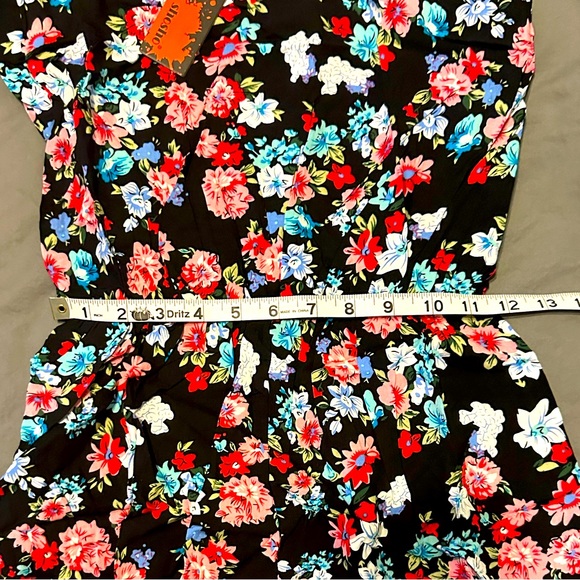 NWT Floral Romper | M - Picture 10 of 13